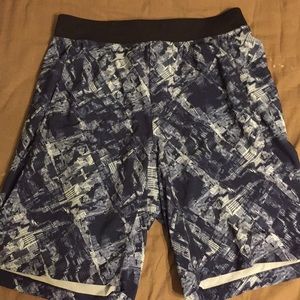 Lululemon Men’s running shorts size L EUC